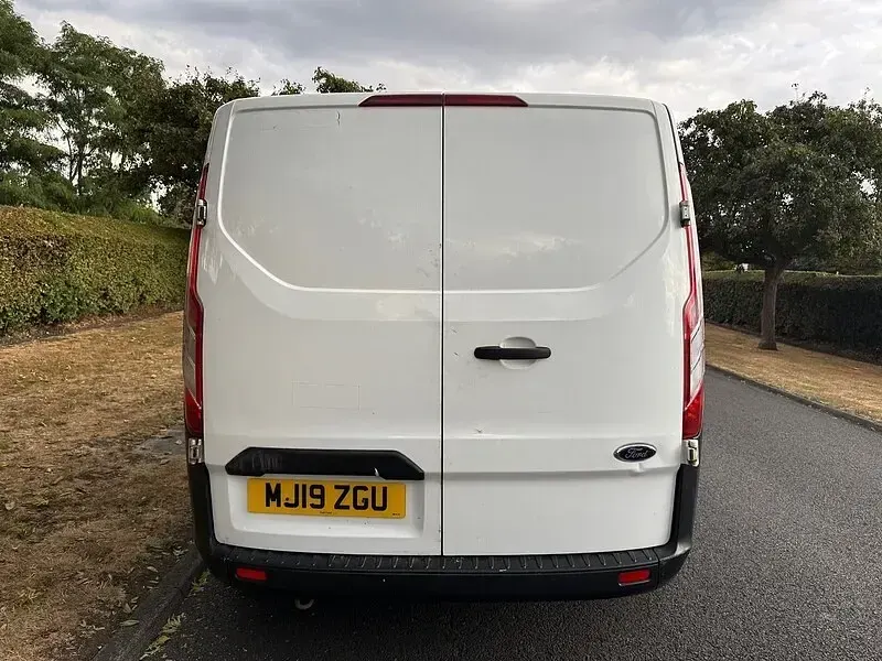 Used Ford Transit Custom 105 HP (77 kW) 2019 White Van