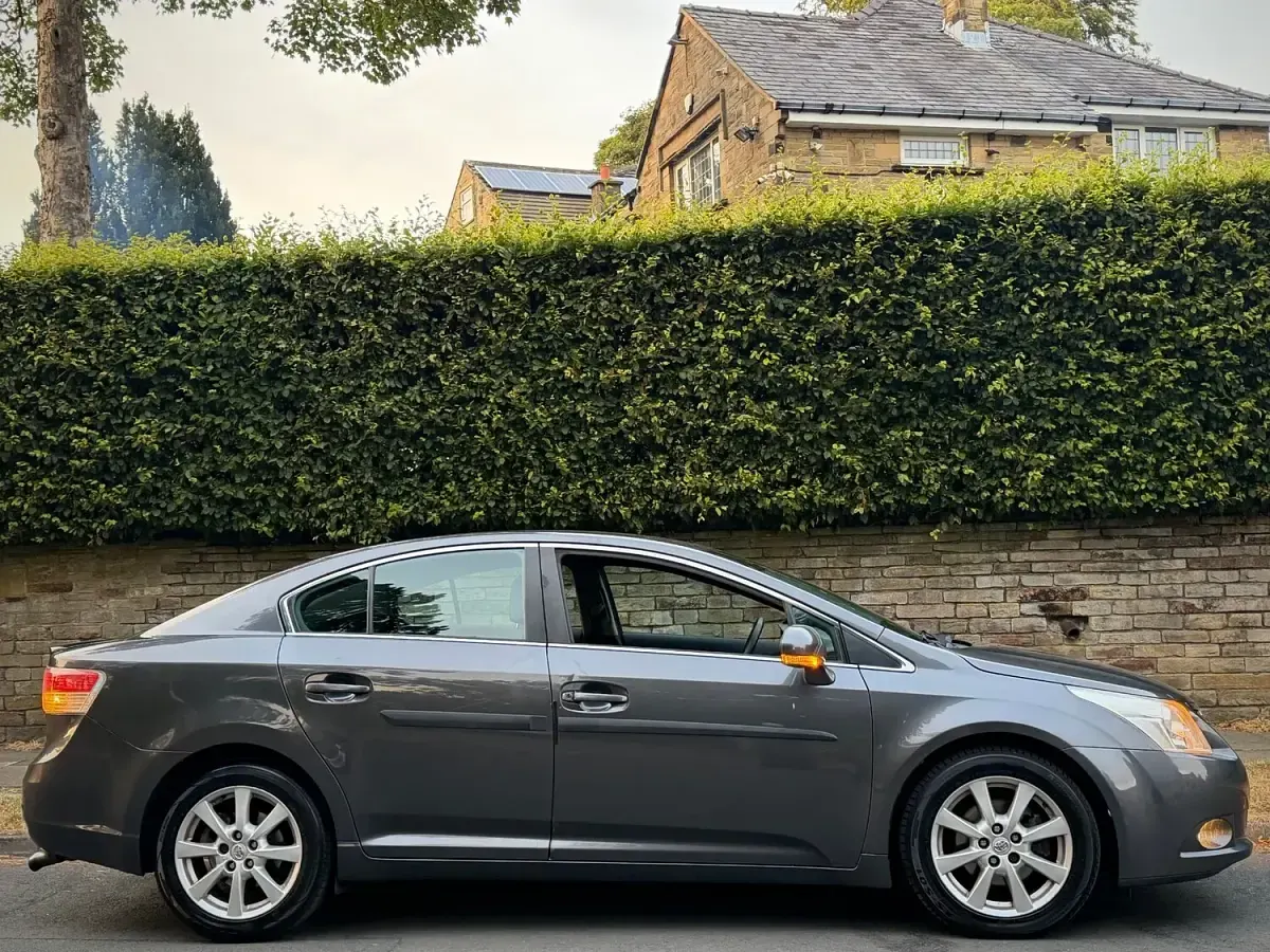Used Toyota Avensis 124 HP (91 kW) 2009 Grey Sedan