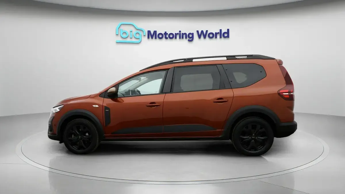 Used Dacia Jogger Extreme 140 HP (102 kW) 2024 Brown MPV