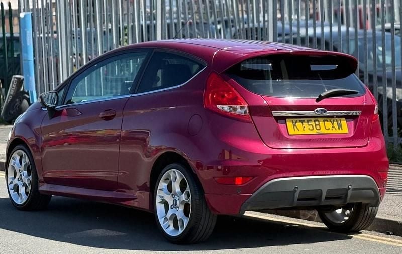 Used Ford Fiesta Titanium 2008 Red Hatchback