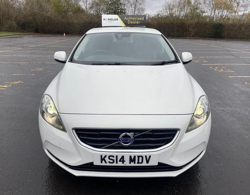 Used Volvo V40 SE Lux 115 HP (84 kW) 2014 White Hatchback