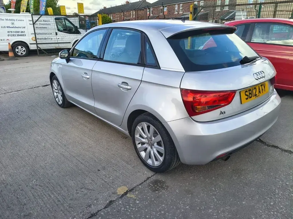 Used Audi A1 Sportback Sport 86 HP (63 kW) 2012 Silver Hatchback