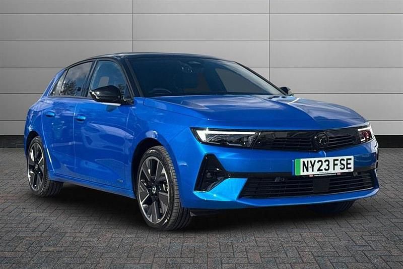 Cobalt blue Used 2023 Vauxhall Astra Ultimate Hatchback | £17,550 (Good price) - Image 1/4