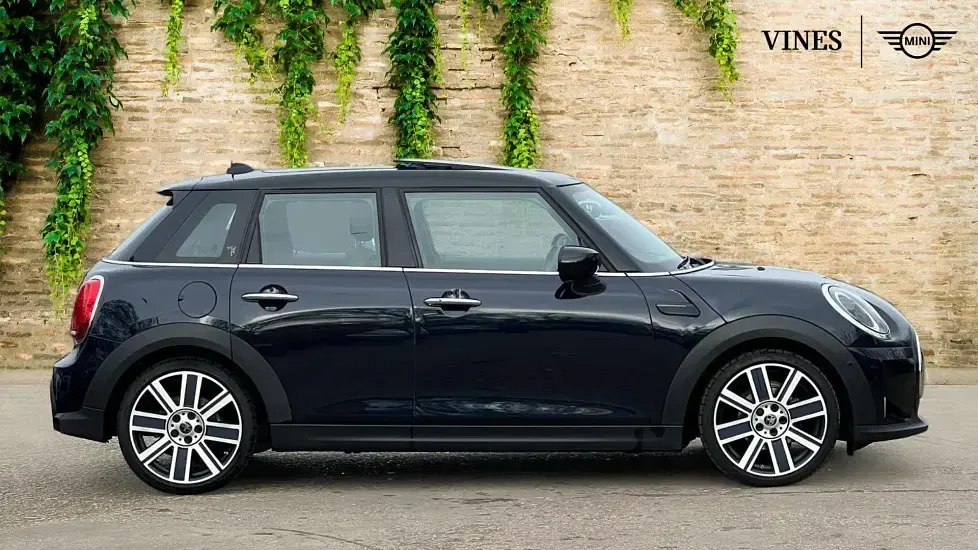 Używany Mini Cooper Exclusive 134 KM (98 kW) 2023 Czarny Hatchback