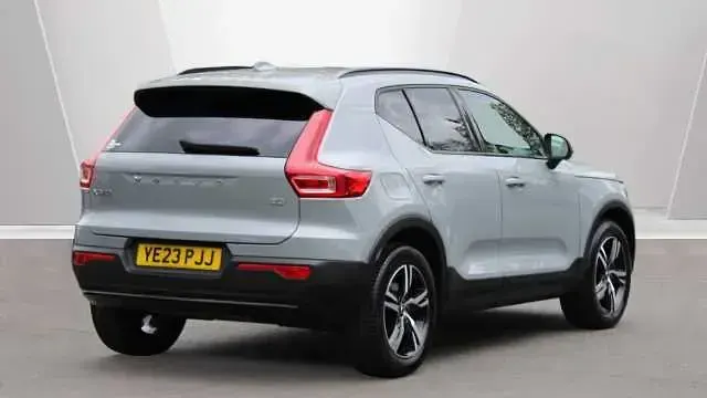 Second-hand Volvo XC40 Plus 163 CP (119 kW) 2024 Gri SUV