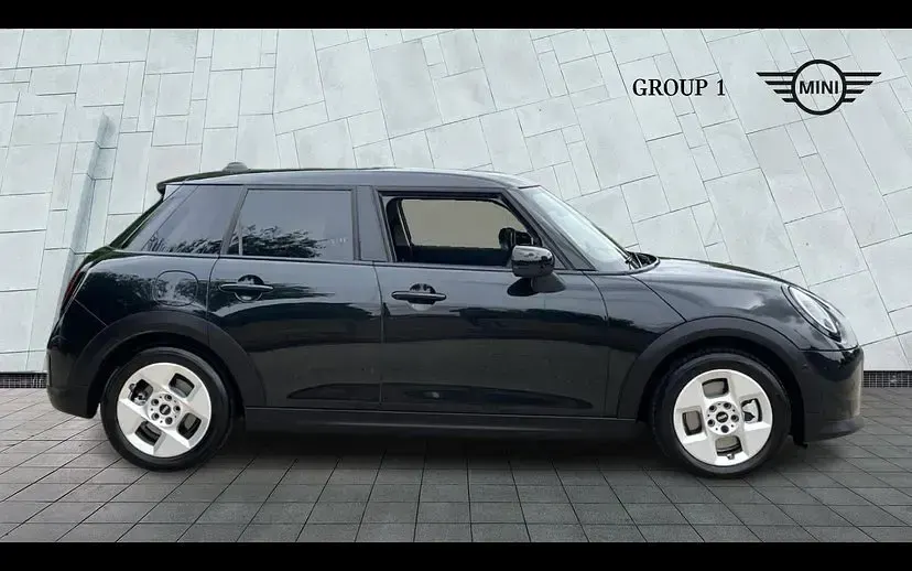 Used Mini Cooper Hatch 113 kW (154 HP) 2026 Black Hatchback