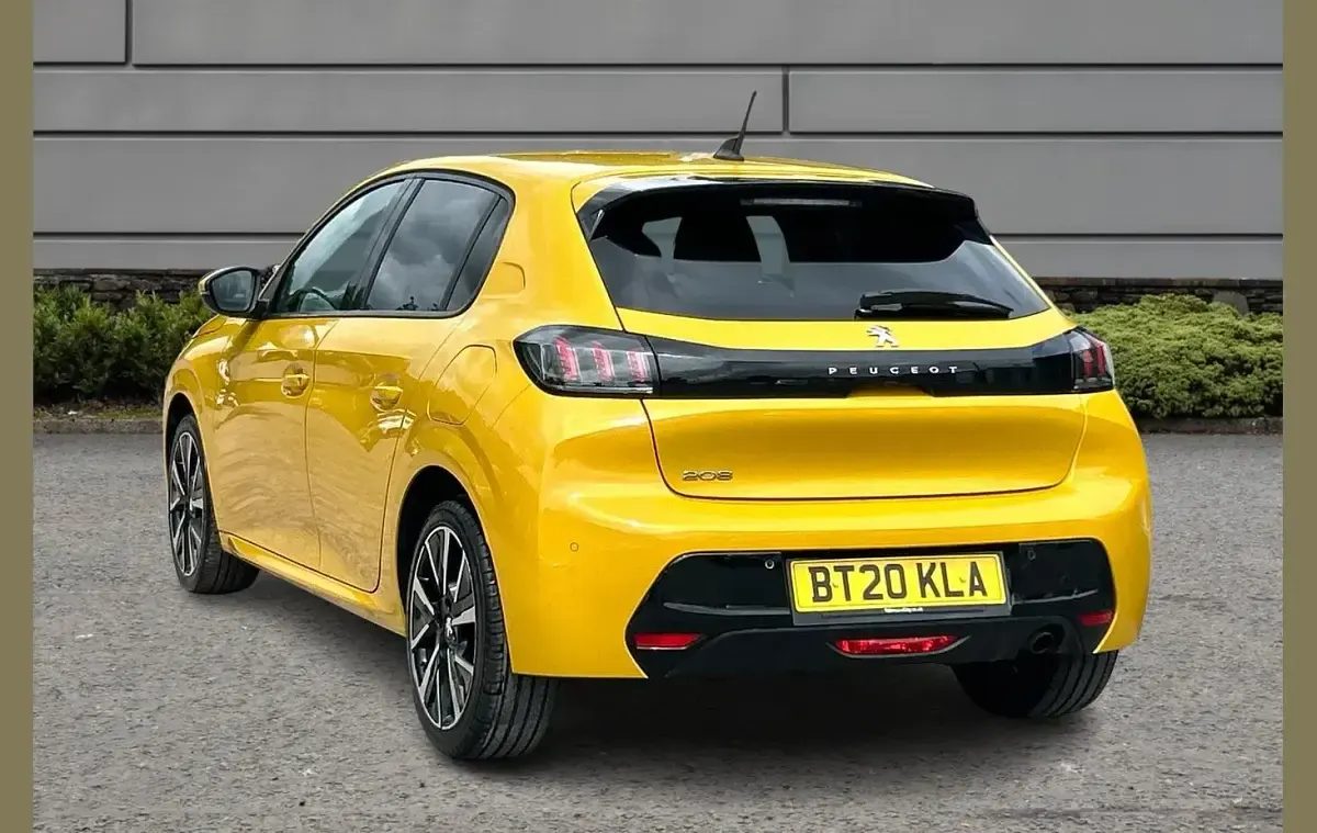 Used Peugeot 208 Allure 101 HP (74 kW) 2020 Yellow Hatchback