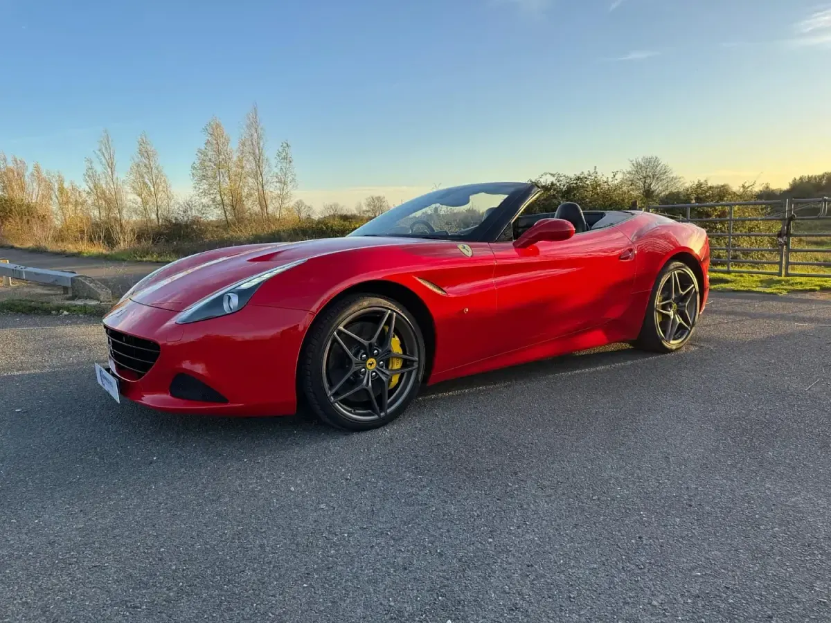 Used Ferrari California 552 HP (405 kW) 2015 Red Cabriolet