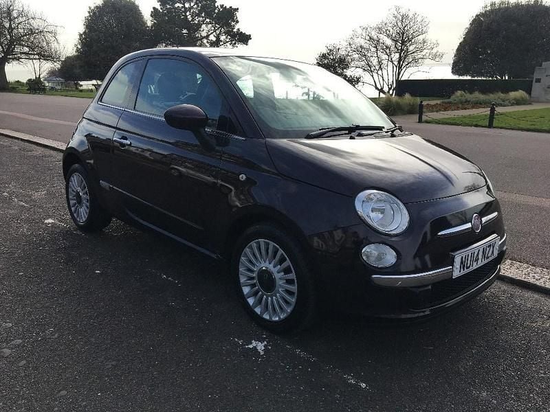 Usado Fiat 500 Lounge 85 HP (62 kW) 2014 Roxo Citadino