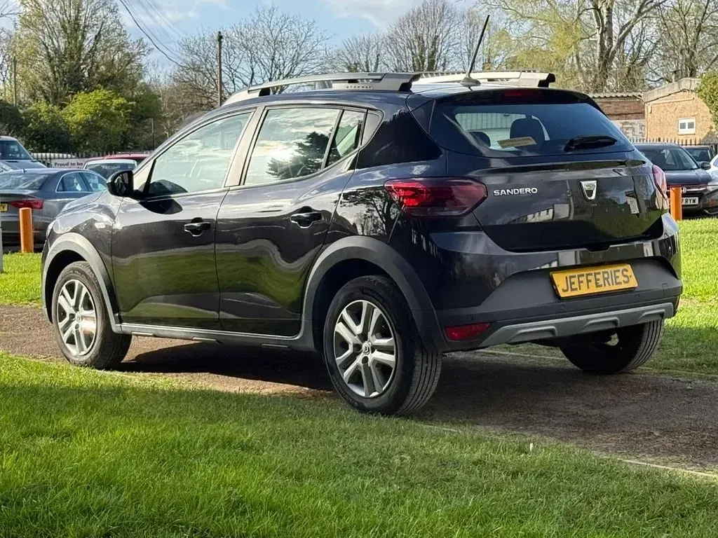 Begagnad Dacia Sandero Comfort 90 HK (66 kW) 2022 Svart Halvkombi