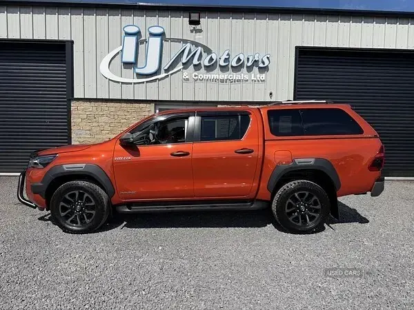 Used Toyota HiLux 204 HP (150 kW) 2023 Orange Pickup