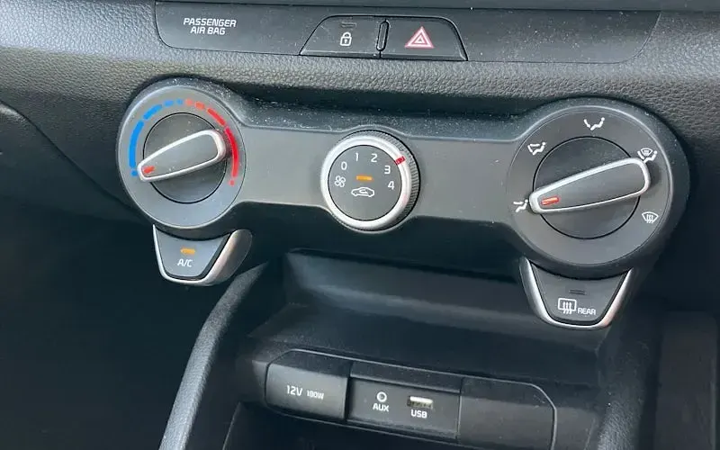Used Kia Stonic Air 100 HP (73 kW) 2018 Red SUV