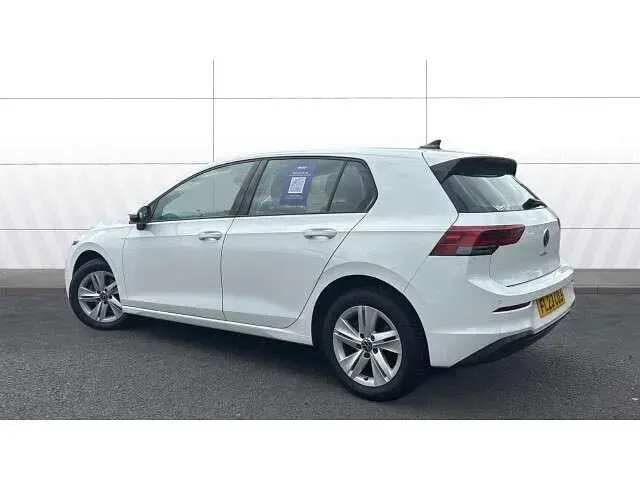 Second-hand VW Golf VIII Life 131 CP (96 kW) 2023 Hatchback