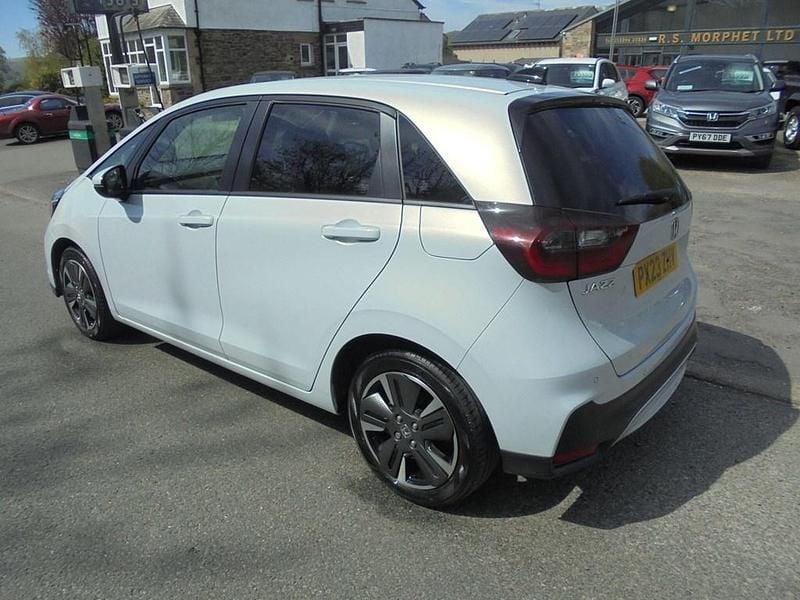 Used Honda Jazz Advance 2023 White Hatchback
