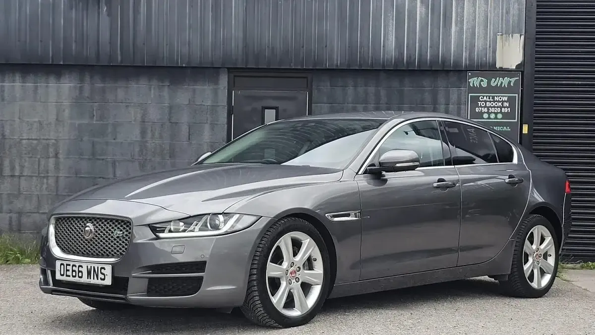 Used Jaguar XE Portfolio 180 HP (132 kW) 2017 Grey Sedan