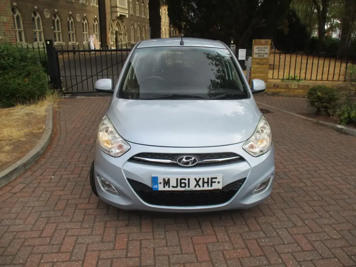Used Hyundai i10 Active 86 HP (63 kW) 2011 Silver Hatchback