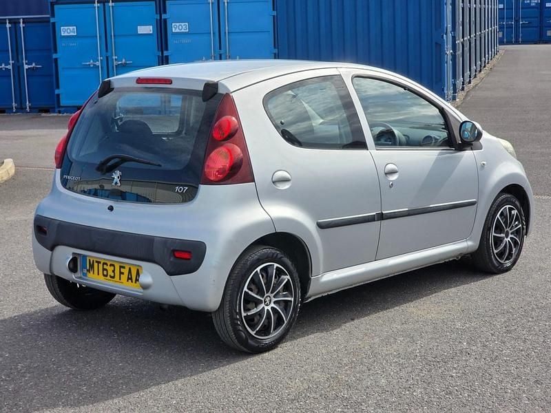 Used Peugeot 107 Active 68 HP (50 kW) 2013 Silver Hatchback