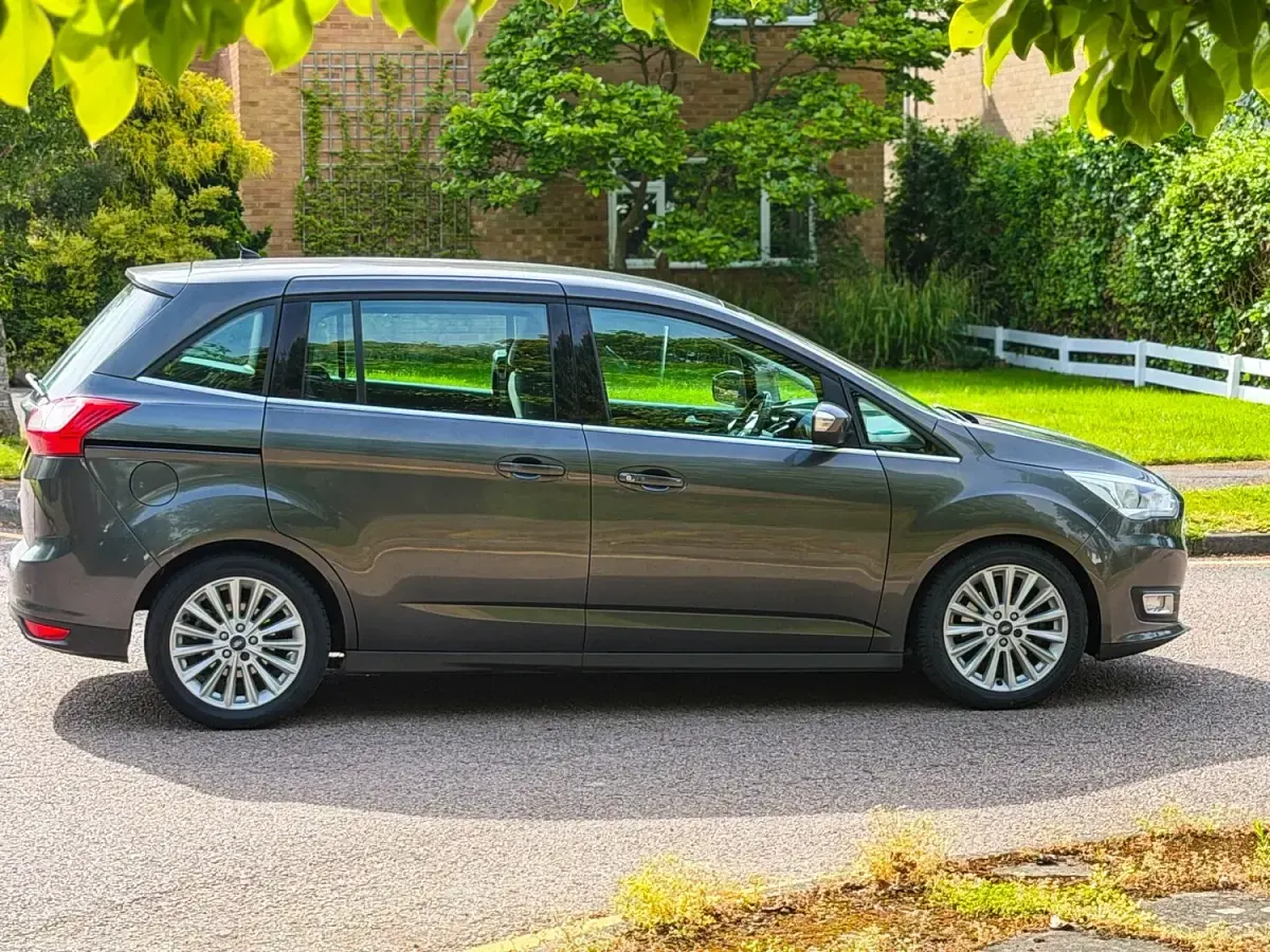 Used Ford Grand C-Max Titanium 120 HP (88 kW) 2016 Grey MPV