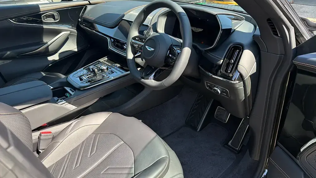 New Aston Martin DBX 727 HP (534 kW) 2026 Green SUV