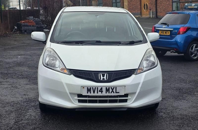 Used Honda Jazz ES 2014 White Hatchback