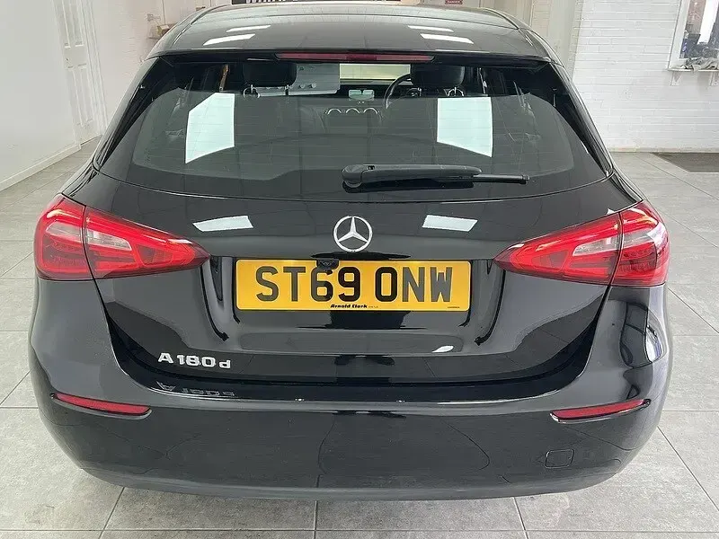 Used Mercedes A180 SE 116 HP (85 kW) 2020 Black Hatchback