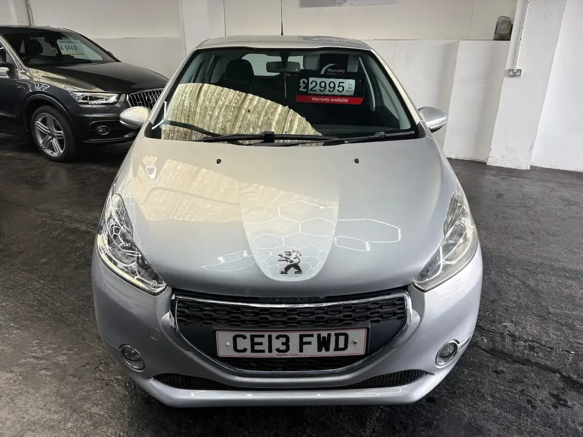 Used Peugeot 208 Active 70 HP (51 kW) 2013 Silver Hatchback