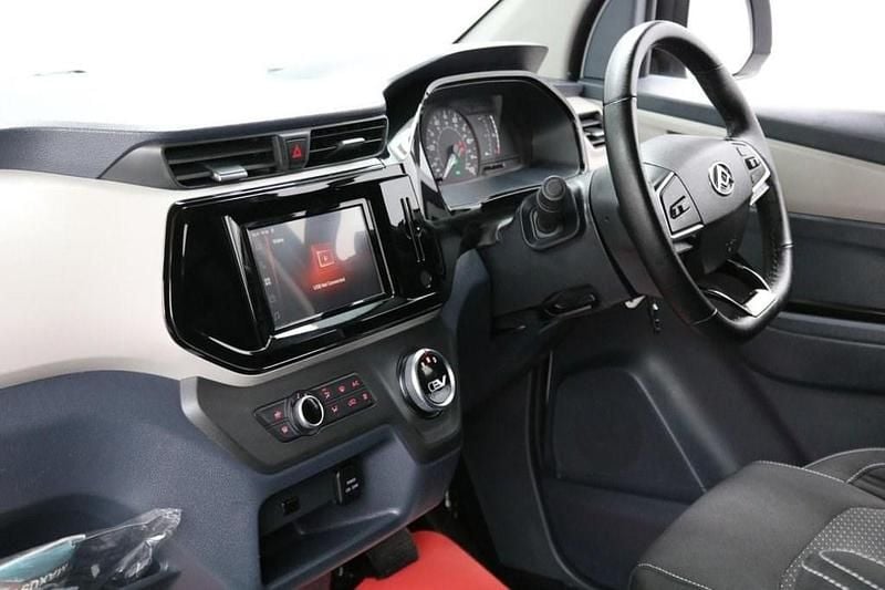 Image 2/4