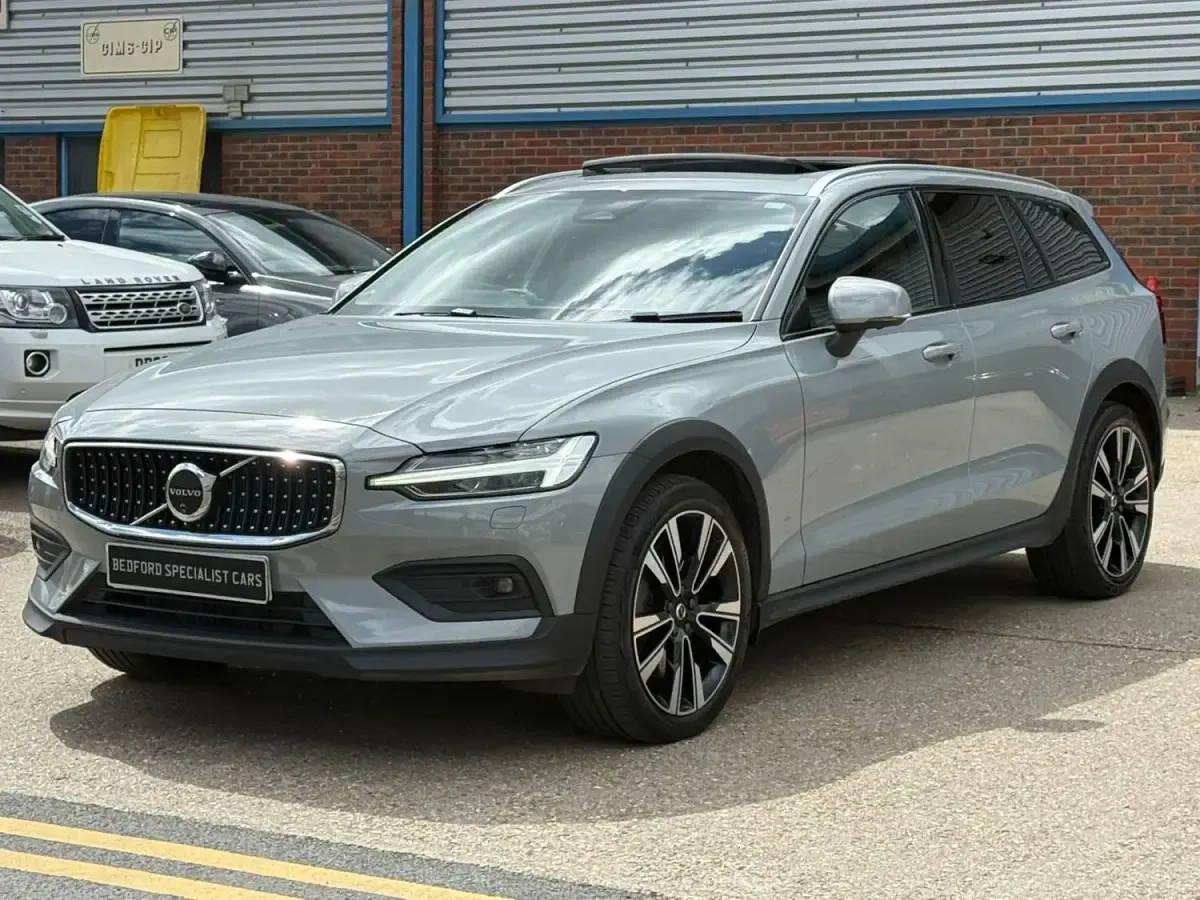 Usado Volvo V60 CC Ultimate 250 CV (183 kW) 2023 Gris Familiar