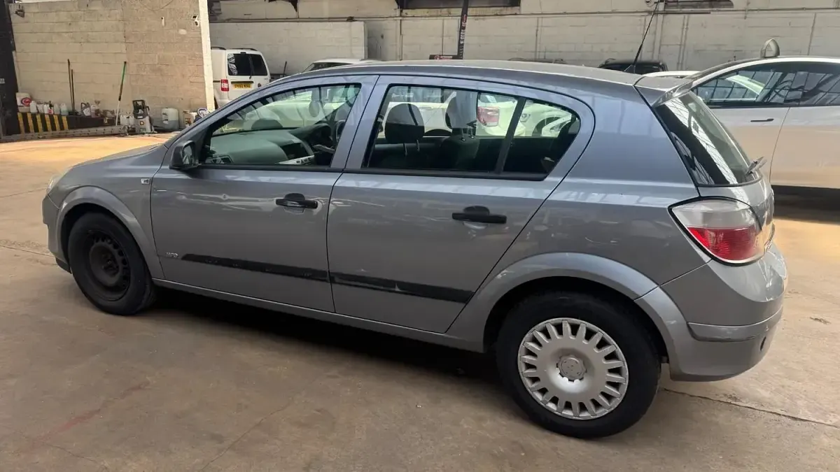 Used Vauxhall Astra 138 HP (101 kW) 2008 Silver Hatchback