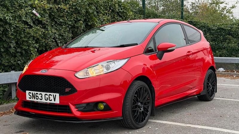 Used Ford Fiesta Zetec 2013 Red Hatchback