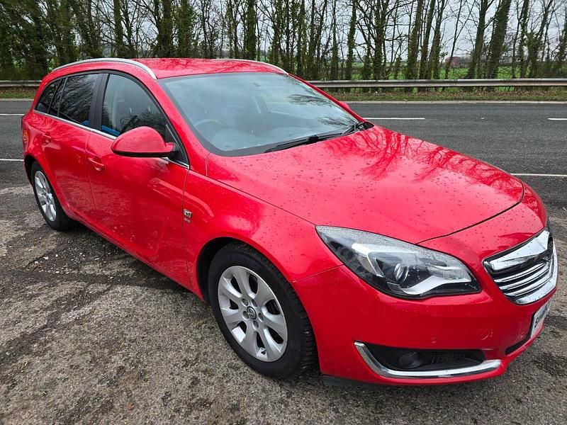 Red Used 2014 Vauxhall Insignia SRi Estate | £4,995 (Fair price) - Image 1/4