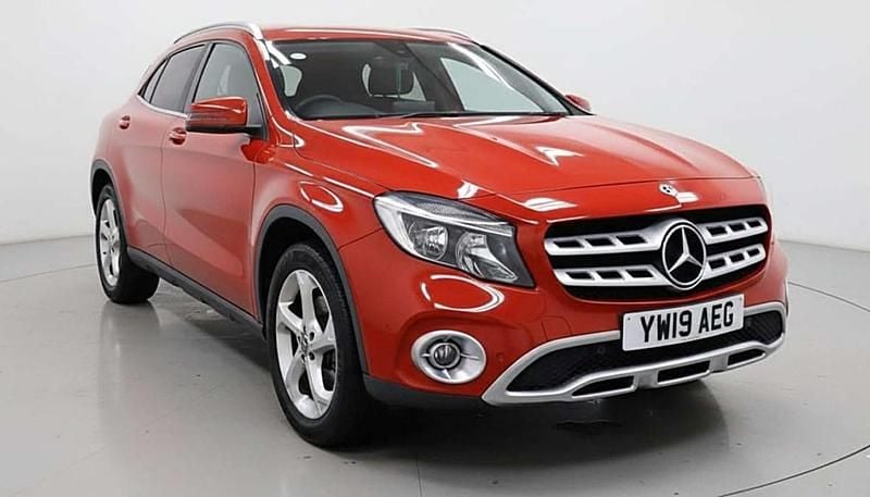 Used Mercedes GLA200 Executive 136 HP (100 kW) 2019 Red SUV