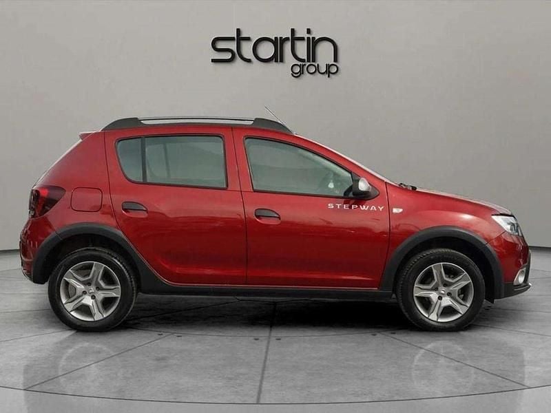 Used Dacia Sandero Essentiel 90 HP (66 kW) 2020 Red SUV