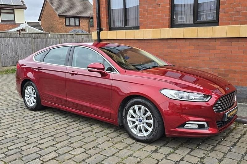 Used Ford Mondeo Zetec 150 HP (110 kW) 2017 Red Hatchback