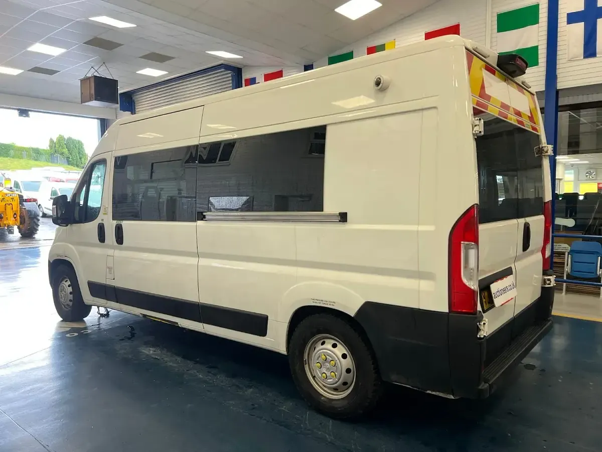 Used Peugeot Boxer 130 HP (95 kW) 2019 White Van
