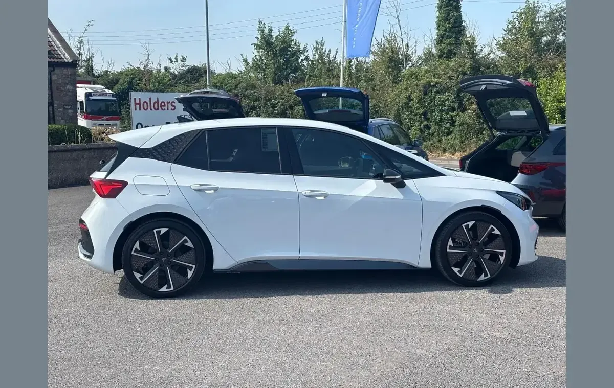 Used Cupra Born e-Boost 169 kW (231 HP) 2025 White Hatchback