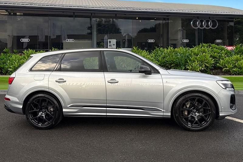 Used Audi Q7 Black Edition 231 HP (169 kW) 2025 Silver SUV