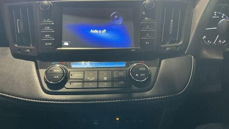 Used Toyota RAV4 151 HP (111 kW) 2017 White SUV