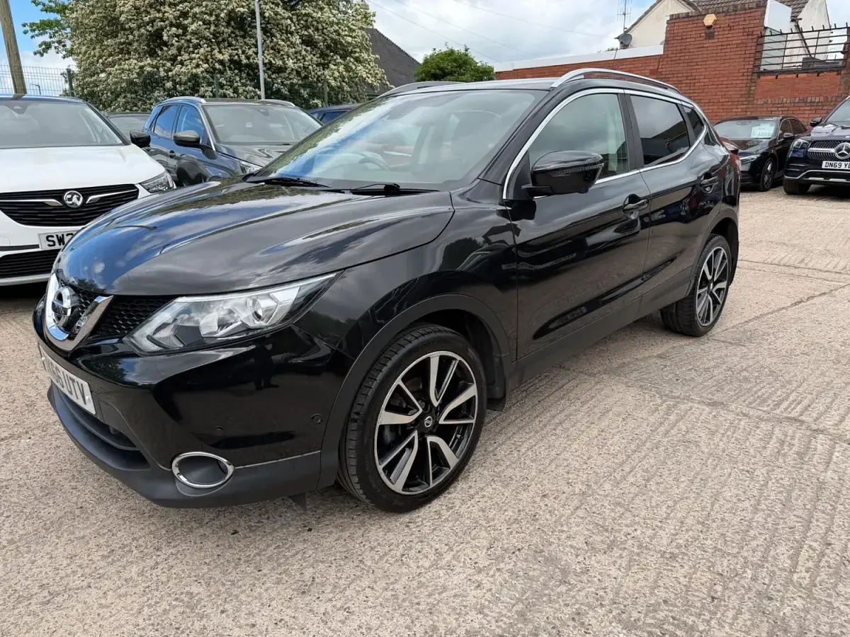 Usado Nissan Qashqai Tekna 110 CV (80 kW) 2016 Negro SUV