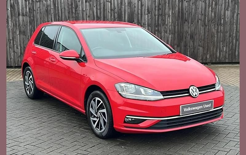 Used VW Golf VII Match 113 HP (83 kW) 2019 Red Hatchback