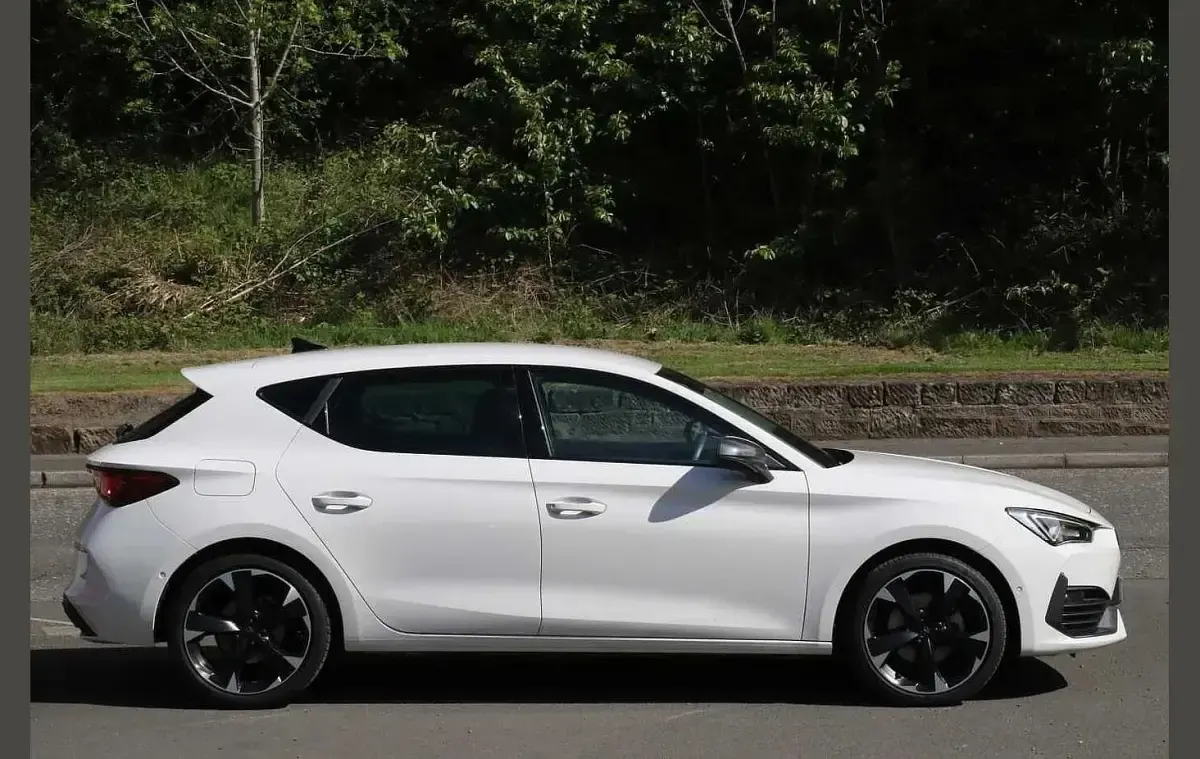 Used Cupra Leon 150 HP (110 kW) 2024 White Hatchback