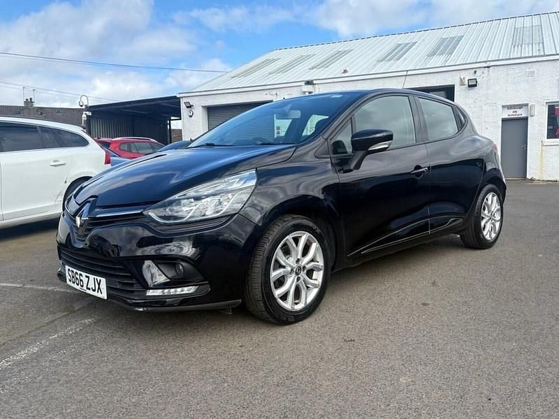 Used Renault Clio IV Dynamique 75 HP (55 kW) 2016 Black Hatchback