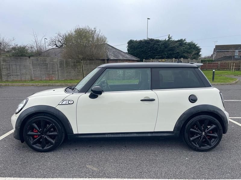 Begagnad Mini Cooper S Hatch 2011 Vit Halvkombi