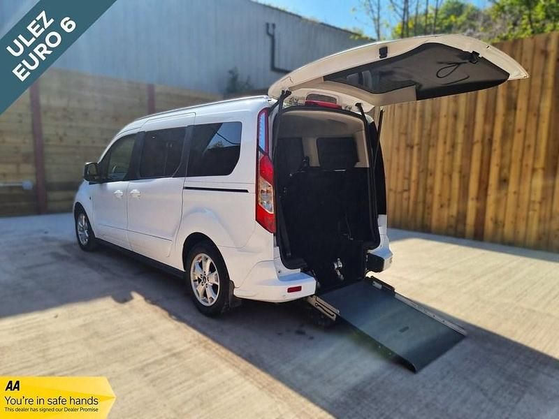White Used 2017 Ford Grand Tourneo Connect MPV | £13,402 (Expensive) - Image 1/3
