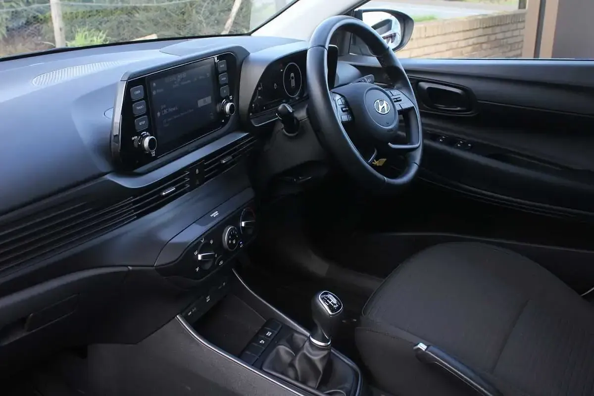 Używany Hyundai i20 SE 100 KM (73 kW) 2021 Biały Hatchback