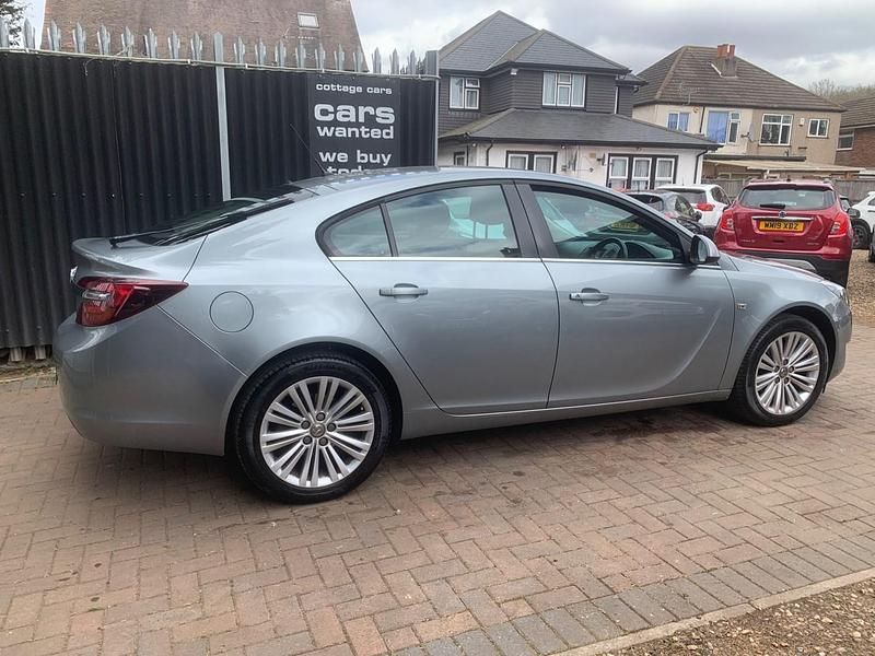 Used Vauxhall Insignia Design Edition 140 HP (102 kW) 2015 Silver Hatchback