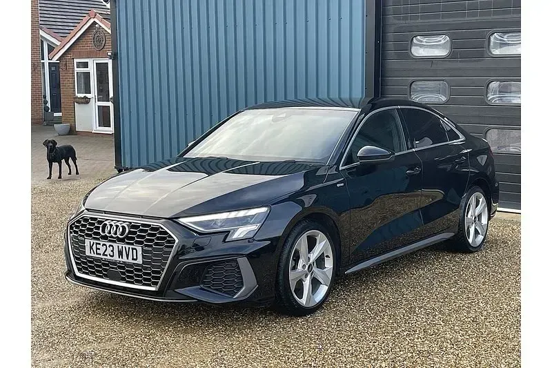 Używany Audi A3 S-Line 110 KM (80 kW) 2023 Czarny Sedan/Limuzyna
