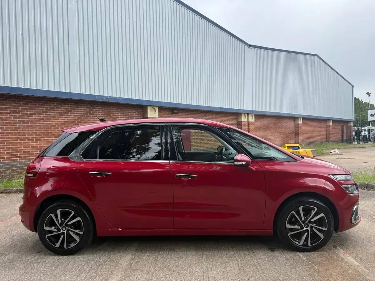 Used Citroën C4 Picasso Flair 120 HP (88 kW) 2017 Red MPV