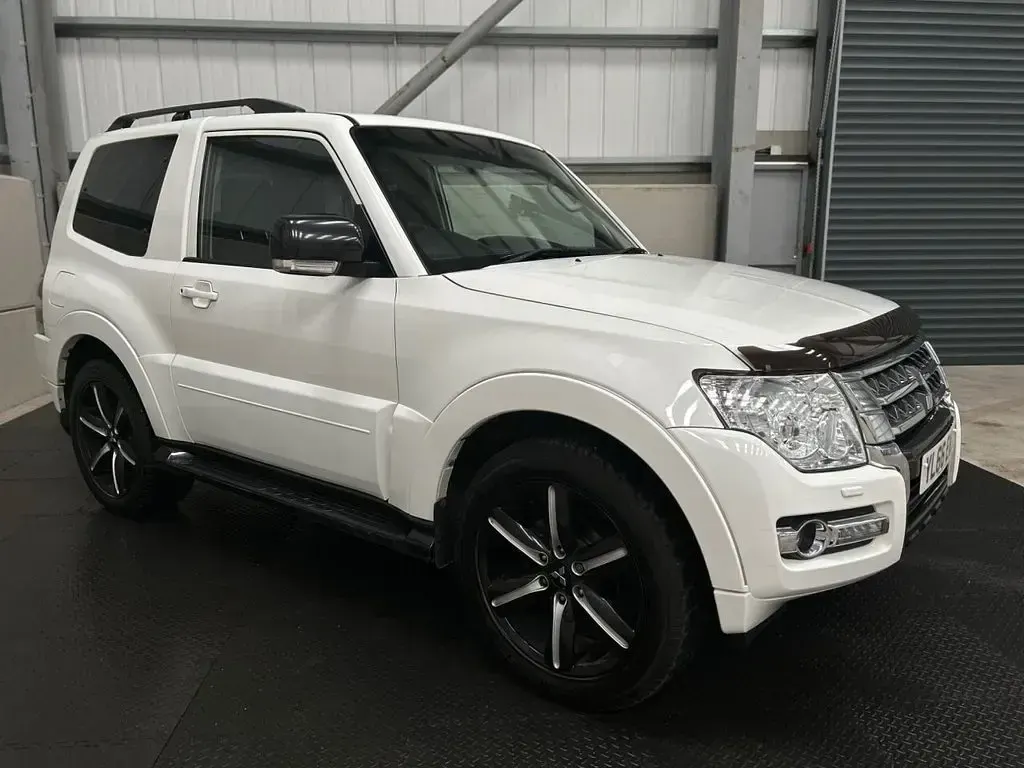 Used Mitsubishi Shogun 187 HP (137 kW) 2017 White SUV