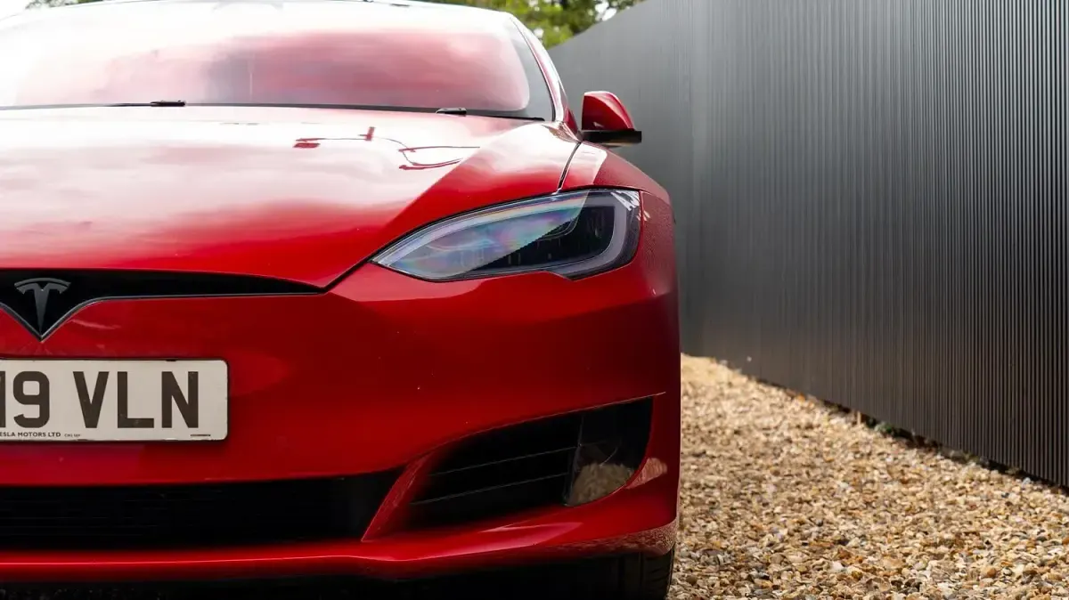 Used Tesla Model S 443 kW (603 HP) 2019 Red Hatchback